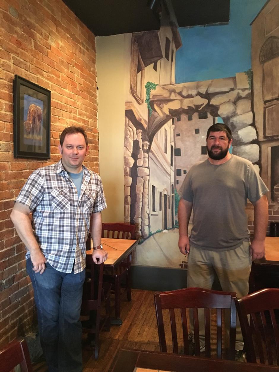 Robert Stupar (suvlasnik restorana Brickyard) i Zlatko Muminović (voditelj kuhinje)