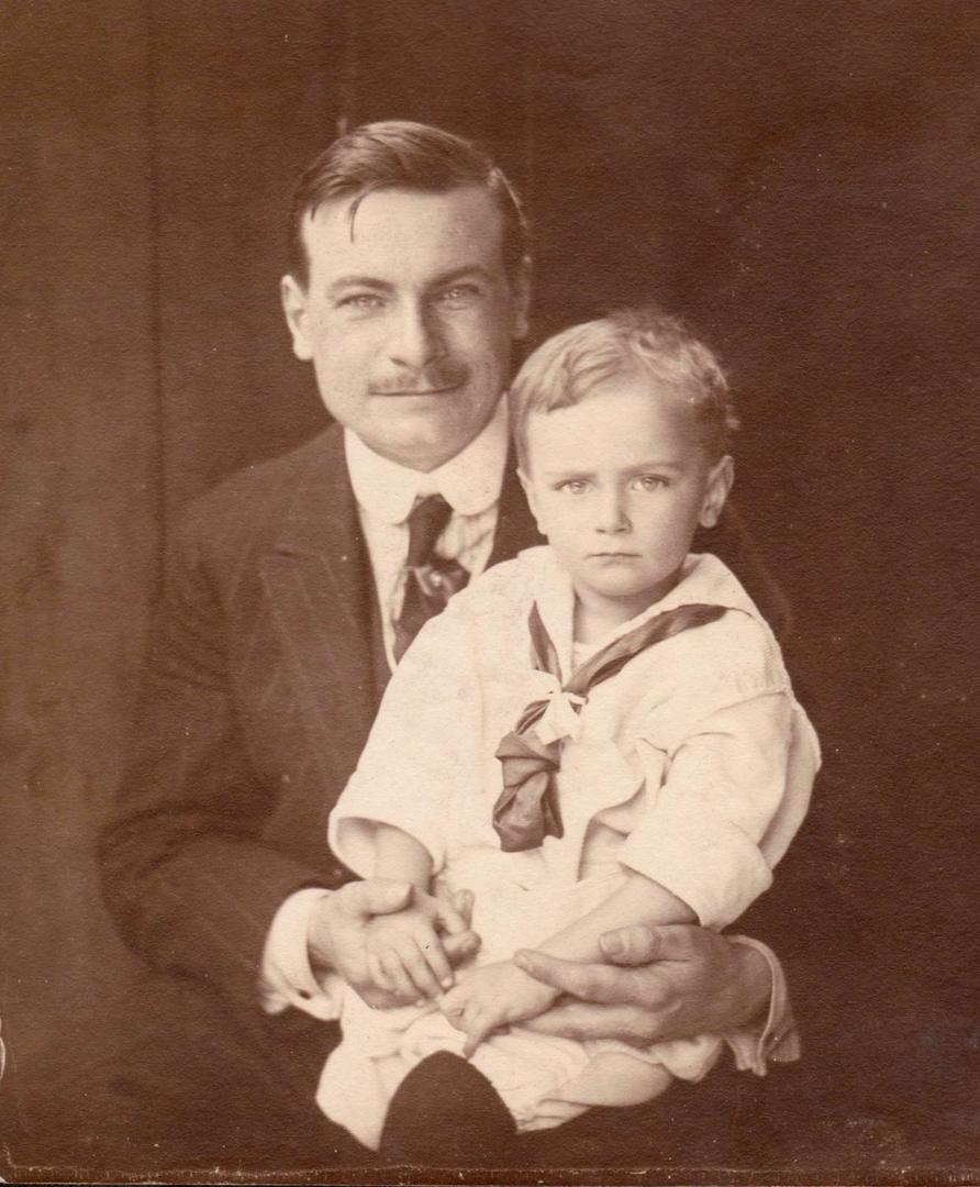 Ivan sa sinom Johnom oko 1917., foto u vlasništvu obitelji